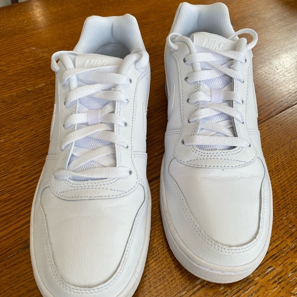 Nike Women’s Basketball Shoe - Picture 2 of 4